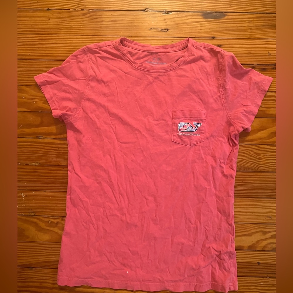 pink vineyard vines t-shirt